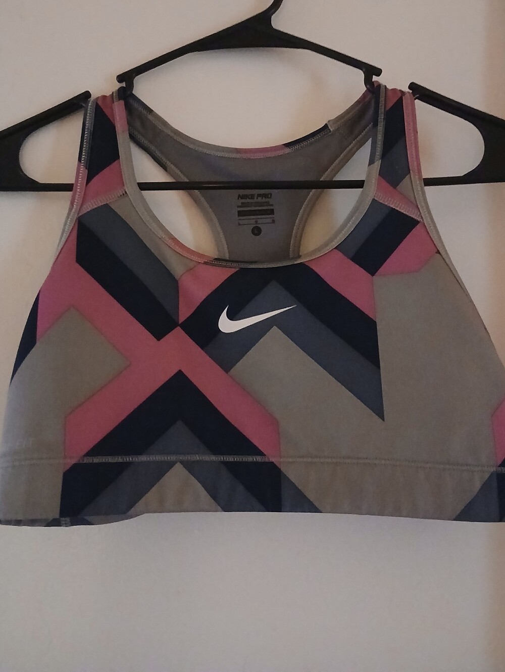 Nike Women’s Grey & Pink Geometric Sports Bra